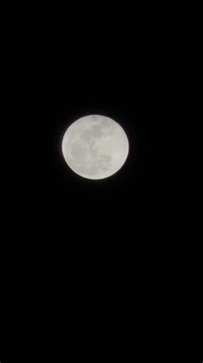 Full Moon Like You’ve Never Seen It 🌕 Shot on iPhone 17 Pro Max. #iphone17promax #Shorts