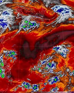 仮台風7号予想進路上の中層には乾燥域があり、それが発達にどう影響してくるのかにも注目#台風7号 ＃熱帯低気圧※ 出典 RAMMB