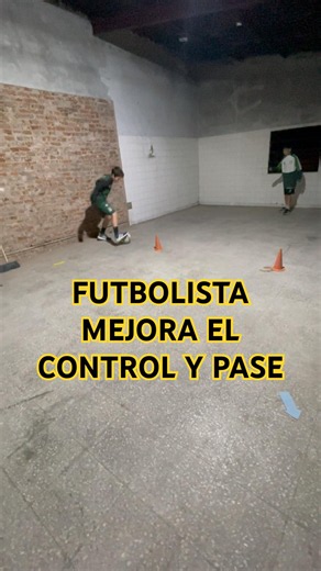 FUTBOLISTA MEJORA EL CONTROL Y PASE CIN MOVIMIENTOS PREDETERMINADOS