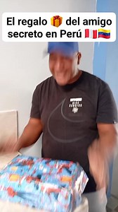 Cundo el chamo juega al amigo secreto ㊙️ en Perú 🇵🇪🇻🇪🤣 #peru #venezuela #regalos #Navidad #amigos | Comedia de panas