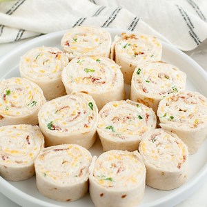 221K views · 1.9K reactions | Million Dollar Crack Chicken Pinwheels - Easy appetizer or lunch. #crackchickenpinwheels #crackchicken #pinwheelrecipe #easyappetizers #rotisseriechicken | Foodlovinfamily | Facebook