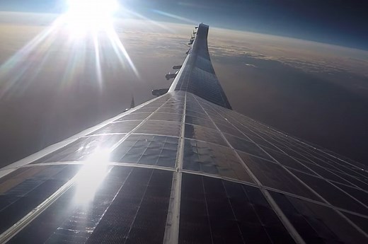 雲上の基地局「HAPS」。無人航空機の成層圏テスト飛行とスマホ同士の通信に世界で初めて成功 - ITをもっと身近に。ソフトバンクニュース