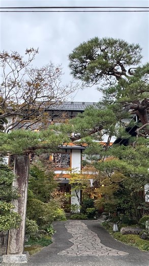 大工 佳子 | 松本の旅の一番の目的は… 金宇館 @kanaukan_ に泊まること みんな1年頑張ったご褒美 泊まるなら絶対に離れよね…と 予約解禁日100回電話してようやく繋がったの みんなの期待を裏切れないからとにかくかけまくり… お宿の前に立った瞬間から「素敵〜」の連発... | Instagram