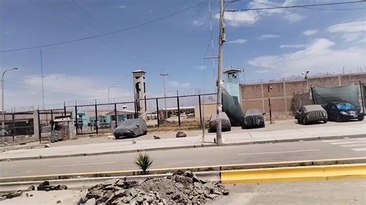 #Arequipa #EnVivo || 🔵 En primer operativo del año en Penal de Socabaya encuentran celulares, cargadores y cables USB en posesión de internos | HBA Noticias