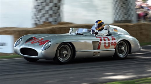 Classic Mercedes-Benz 300 SLR shows incredible speed on track