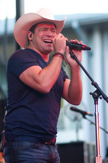 Tejano music star Bobby Pulido launches run for Congress in South Texas