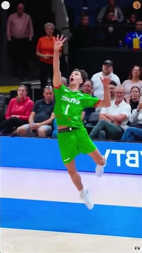 The monster jump serves the last jump server is crazy. #volleyball #volleyballworld