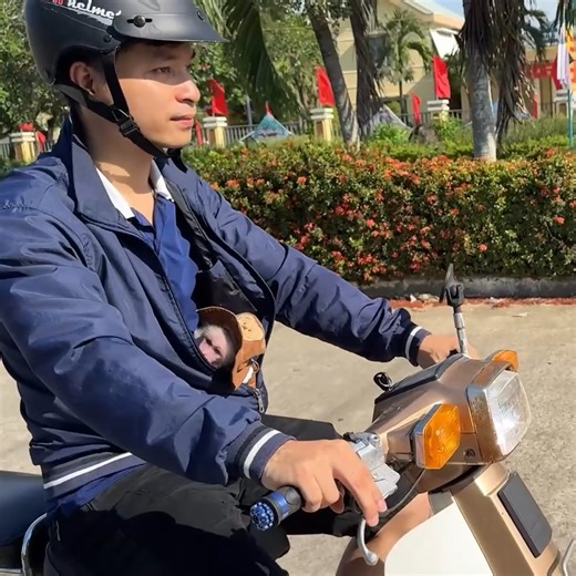 Xuka seems very happy when her dad takes her out to play. | Family Xuka