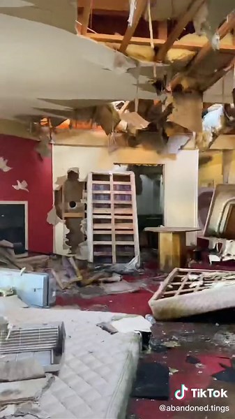 Exploring the Abandoned 'Inn of the Dove' Urban Motel