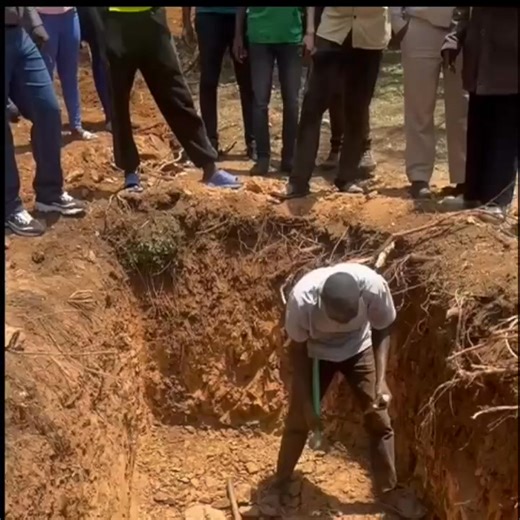 Digging of Raila odinga grave ongoing at his rural home in Bondo, #mkhanamsituyi #trendingreelsvideo #ripraila | Shunil carey