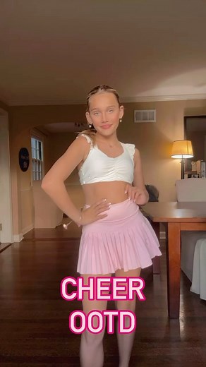 𝙃𝙖𝙞𝙡𝙚𝙮 𝙅𝙖𝙮𝙣𝙚 𝙎𝙢𝙞𝙩𝙝 ᴹᴼᴰᴱᴸ|ᴵᴺᶠᴸᵁᴱᴺᶜᴱᴿ on Instagram: "Did someone say tryout season… . I luv how they say this is our “off”month. The month of May is prolly the most intense. Everyone is hitting the gym extra hard to perfect and get new skillz for team placements. Might as well look good and a lil preppy 😉 . Top: @rebelathleticgirls skirt: @goldhinge . 📌 save this post 📩 Share with a bestie . Answer my question in the comments! . Teen influencer, teen lifestyle, teen modeling, ch