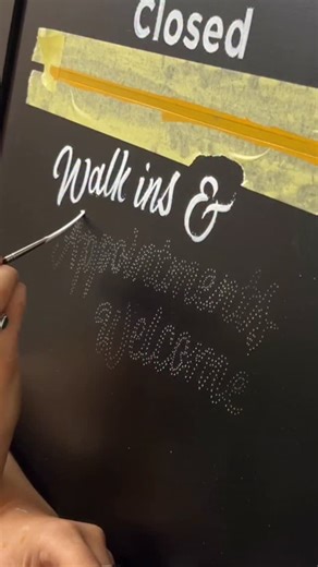 Enjoying painting script at the mo 🌼 #scriptlettering #calligraphy #brushcalligraphy #signwriting #signpainting #calligraphyvideo #handpainted #calligraphymasters #scriptwriting #scripttattoo #calligraphycommunity | Elettr