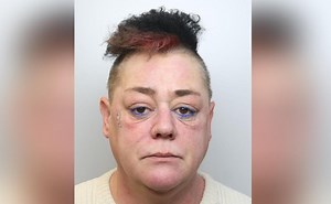 Le tienen prohibido a una mujer defecar y orinar en público después de 30 años de delitos