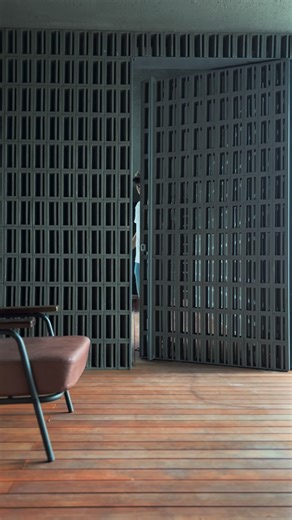 Ar. Mahadiyanto, IAI on Instagram: "Simple sih, tapi Bikinnya tidak sesimple itu Fergusoo @atelierbertiga @tumbuh_konstruksi"