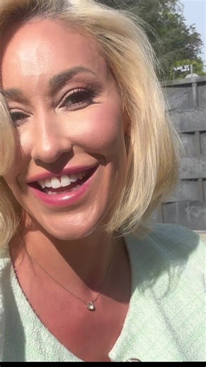 My resume lists good references, a typing speed of 70 words per minute, and twenty years experience as a scheming gold digger 😏