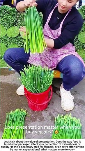 The Final Touch: Bundling Cleaned Garlic Scapes 🧄