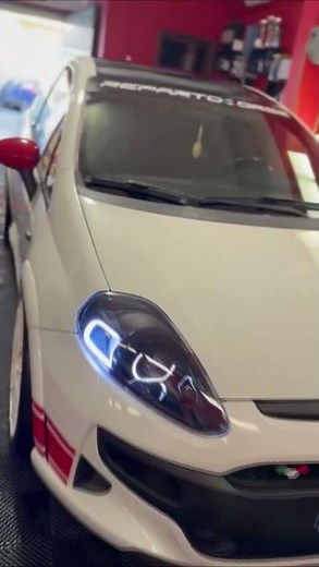 Abarth Punto Evo Over 2xx cv: detailing e Fari Pro