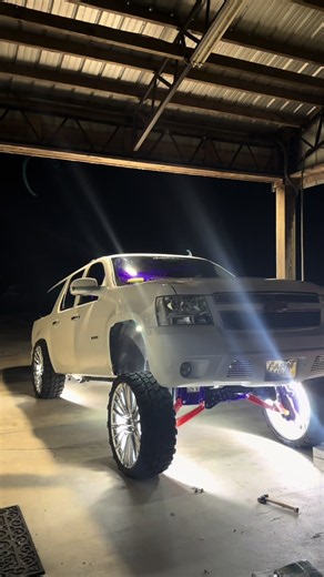 How to Stretch a Lifted Truck Safely