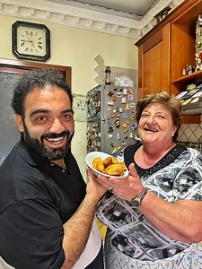 26K views · 589 reactions | I panzarotti all'antica di Zia Teresa - Ricette classiche napoletane, proprio come si facevano una volta, di solo patate! | Voce di Napoli | Facebook