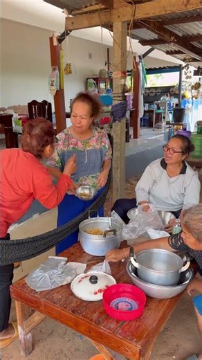The filling spilled out before the wrapper! 😅 #MotherAndDaughterComedy #GrandmaComedy #Grandma #e...