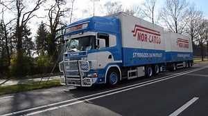Dijkstra Plastics, the home of great trucks. We love Bas his R620 with that saucy WW2 bomber theme. This 164 however, we would gladly own. Sounds the part.....looks the part. Pure heaven!. Movie by Darryl Stukker ONLY WAY IS DUTCH • THE STYLE MOVEMENT | Only Way Is Dutch