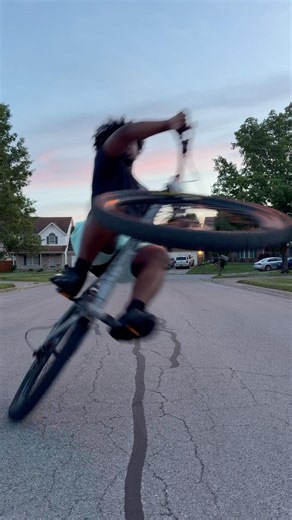 🙂‍↕️ #bikelife #wheelie #collectivebikes #c100 #mtb #swerve #scenery #audio