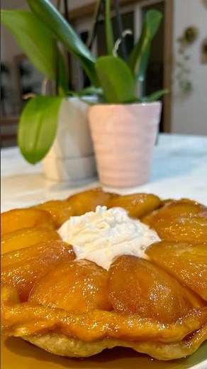 Classic Apple Tarte Tatin Recipe 🍎🌿#tartetatin #baking #shorts