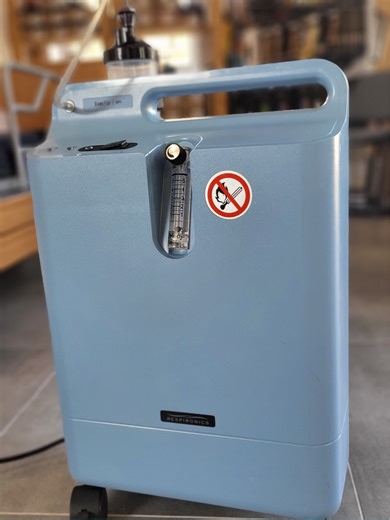 💨 Wypożyczalnia koncentratorów tlenu – Philips EverFlo & DeVilbiss 525 KS 💨 CENA WYPOŻYCZENIA 150 zł / MIESIĄC! KAUCJA ZWROTNA 100 ZŁ - https://sklepallmed.pl/produkty/29-wypozyczenie-koncentrator-tlenu.html?search_query=PHILIPS&results=22 Potrzebujesz wsparcia tlenowego w domu? Oferujemy wydajne i ciche koncentratory tlenu od renomowanych producentów – Philips i DeVilbiss. Idealne do użytku domowego, wspierają terapię tlenową w komfortowych warunkach. ✅ Stężenie tlenu: 92–96% – skuteczne wspa