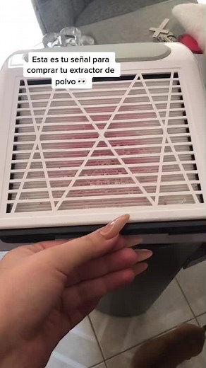 Descubre la importancia de un extractor de polvo para manicuristas