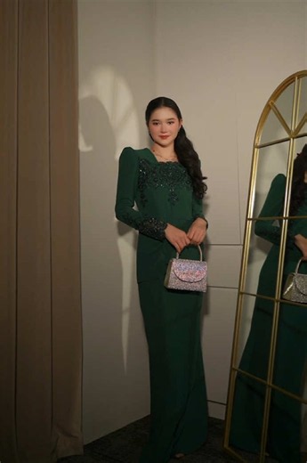 Let the dress do the talking ✨ In frame Asrivia dress #JlabellaGlamorousRaya2026 #jlabellaatelier