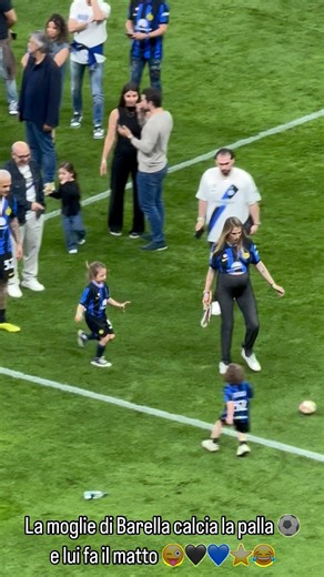 1.6M views · 3.8K reactions | La moglie di Barella calcia la palla ⚽️ e lui fa il matto ⭐️ #fcinternazionale #fcinter #fcinter1908 #milano #intermilan #intermilano #intermilano⚫️ #milan #milanoitaly #milanosiamonoi⚫️ #goal #goals #gol #inter #match #calcio #football #soccer #soccerlife #soccergame #player #play #derby #winner #champions #champion #winners #intermilan | Virginio Granese | Facebook
