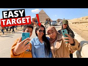 How Street Scammers Choose Tourists to Target (Avoid This!)