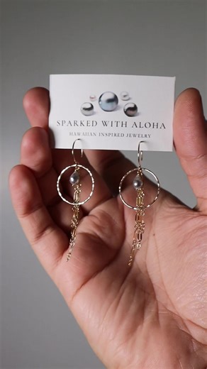 ✨🤍 NEW AKOYA KESHI PEARLS DROPPING THIS WEEKEND 🤍✨ Just in time for holiday gifting — our Akoya Pearl Collection is making its debut at Prince Kuhio Plaza! High-luster, classic, timeless… the perfect gift for someone who deserves something truly special 🎁✨ From dainty everyday pieces to elegant statements, each Akoya shines with that signature mirror glow 🤍🌊 📍 Prince Kuhio Plaza, Hilo 📅 December 12, 13 & 14 ⏰ 10AM–6PM Come shop Sparked with Aloha and discover: ✨ Fresh Akoya necklaces & br
