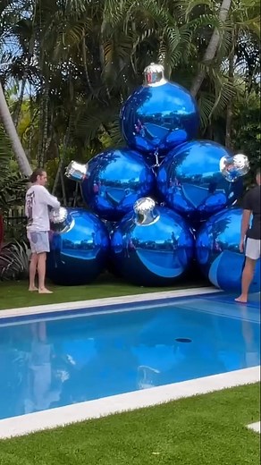 🎈These huge Christmas PVC inflatable decoration balls look fun and festive during the day 🎁Best Christmas Decor & Gift to you!💖 | Irrigationk.com