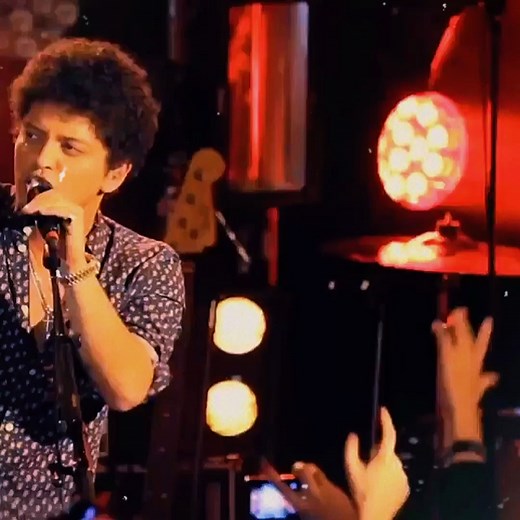 Bruno Mars - Locked out of heaven