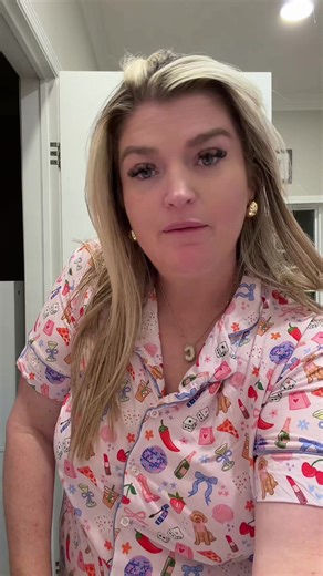 Mask on. Red light on. Laptop still open. This is what “balance” actually looks like. #NightRoutine #RedLightTherapy #SelfCareAtNight #BusyWomen #MomLifeUnfiltered