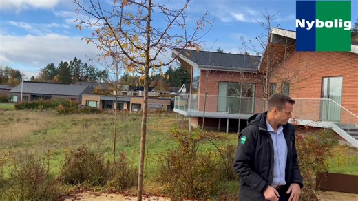 3.9K views |  DRØMMEVILLA I VIRKLUND!  272 kvm med svanekøkken, høje vinduer, gulvvarme og udsigt til sø. Perfekt til familien, der ønsker kvalitet og natur. ☀  Hjortespringet 19, Silkeborg  Ring på 8682 6600 for at høre nærmere! https://www.nybolig.dk/villa/8600/hjortespringet/n104741/n1047410000752 | Nybolig Silkeborg v. Jesper Lyngsø | Facebook