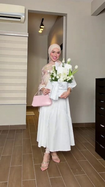 White Dress Outfit Ideas — Dress So Simple Because The Bouquet Is The Outfit