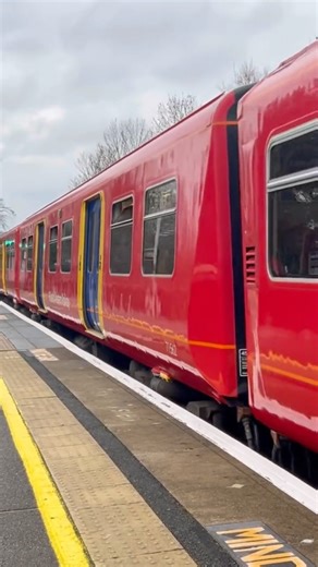 Second leg Class 455 Farewell Tour both 455727 & 455871 depart Leatherhead, 21st December 2025