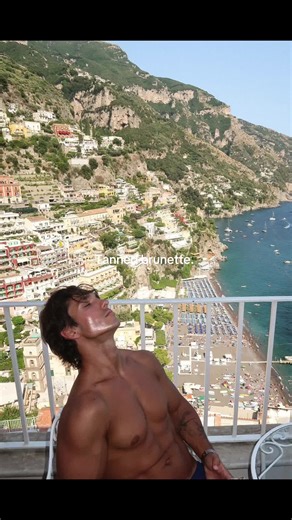 Enhancing the Tanned Brunette Look