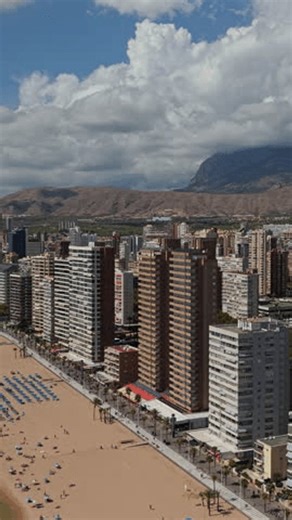 clip-4013751059-benidorm-beachfront-skyline-high-rise-hotels-apartments