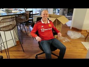 Unboxing the Humanscale Chair, designed by Niels Diffrient