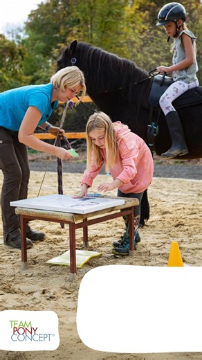 Team PS Anna Perlaki (Pollin) on Instagram: "Reitpädagogik ist mehr als nur eine Reitstunde. 🐴✨ Hast du dich schon mal gefragt, was hinter den Kulissen einer wirklich guten Ponyschule passiert? In diesem Video bekommst du einen kleinen Einblick in unsere Welt bei Team PS. Bei uns geht es nicht um Leistung oder den perfekten Sitz im Sattel. Es geht um eine ganzheitliche Begleitung, bei der dein Kind im Mittelpunkt steht: 🌟 Qualität durch Expertise: Dein Kind wird bei uns ausschließlich von ausg