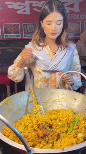 ৩০ টাকার মজাদার খিচুড়ি: একটি সাশ্রয়ী খাবারের অভিজ্ঞতা