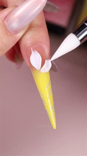 Saviland airbrush gel + spring florals = obsessed 😍🌸