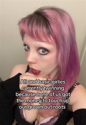 Had to add the flowers cuz tt kept flagging me #alt #hairdye #bleach #roots #basic