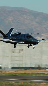 Cirrus G2 Vision Jet | N111AR | Landing at Van Nuys Airport #businessjet #privatejet #bizjet #planespotting #cirrus #cirrusaircraft | SK Airplanes