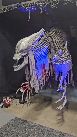 Gore Galore 2026 alien lunger actormatronic Transworld Halloween show #halloween #transworld #horror