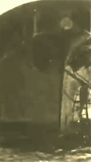 【日本海軍】三段式飛行甲板時の航空母艦｢赤城｣ 、航行中｢加賀｣ #空母加賀 #日本海軍 #帝国海軍 #空母赤城 #戦艦 #機動部隊 #連合艦隊 #太平洋戦争 #終戦