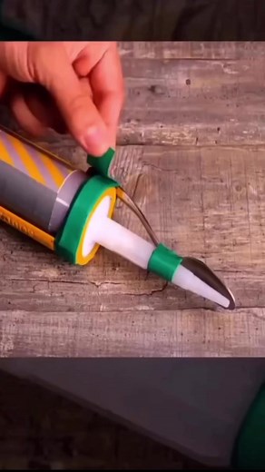 1.1M views · 8.4K reactions | How To Mastic With A Spoon #likeapro #How #reels #tip #homeimprovement #reelsfb #diy | The Home Improvements Channel Uk | Facebook